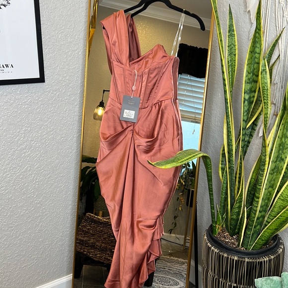 House of CB ‘Janis’ Rouge Satin One Shoulder Draped Midi Dress NWOT - Picture 14 of 17